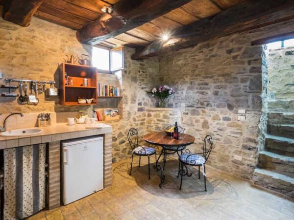 The Umbrian Country Cottages Kitchen with The Little Voyager