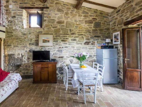 The Umbrian Country Cottages Dining Area with The Little Voyager