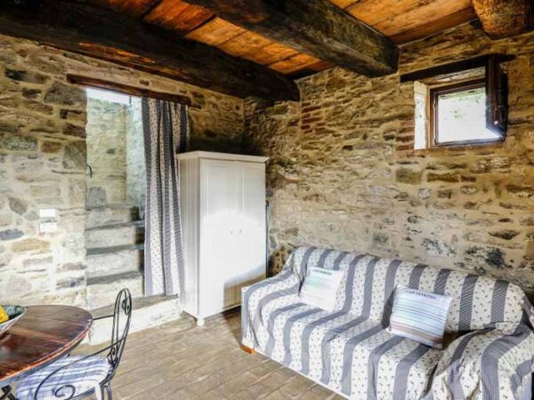 The Umbrian Country Cottages Sitting Room with The Little Voyager