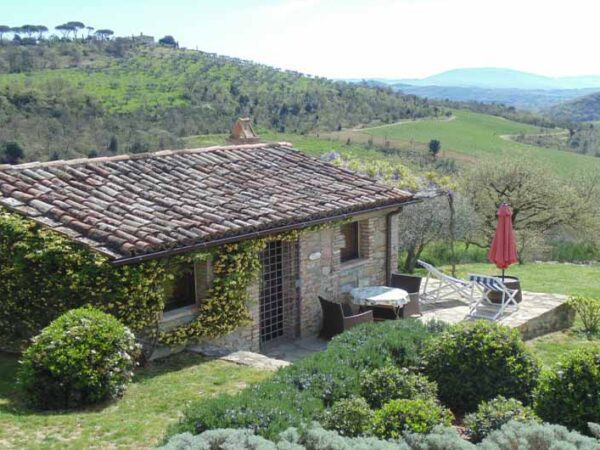 The Umbrian Country Cottages Stalla Cottage with The Little Voyager